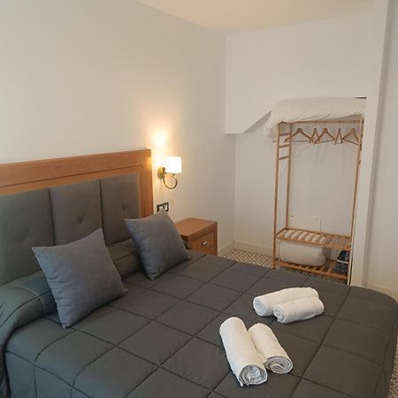 Al-Qazeres Suites Caceres Exterior photo