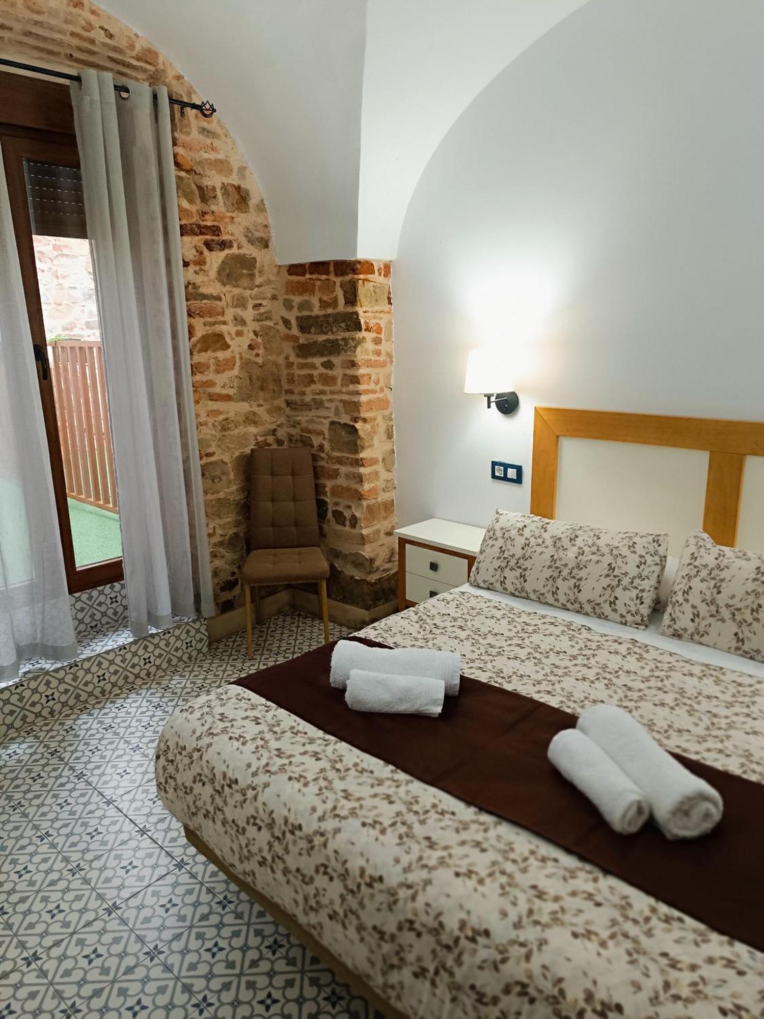 Al-Qazeres Suites Caceres Exterior photo