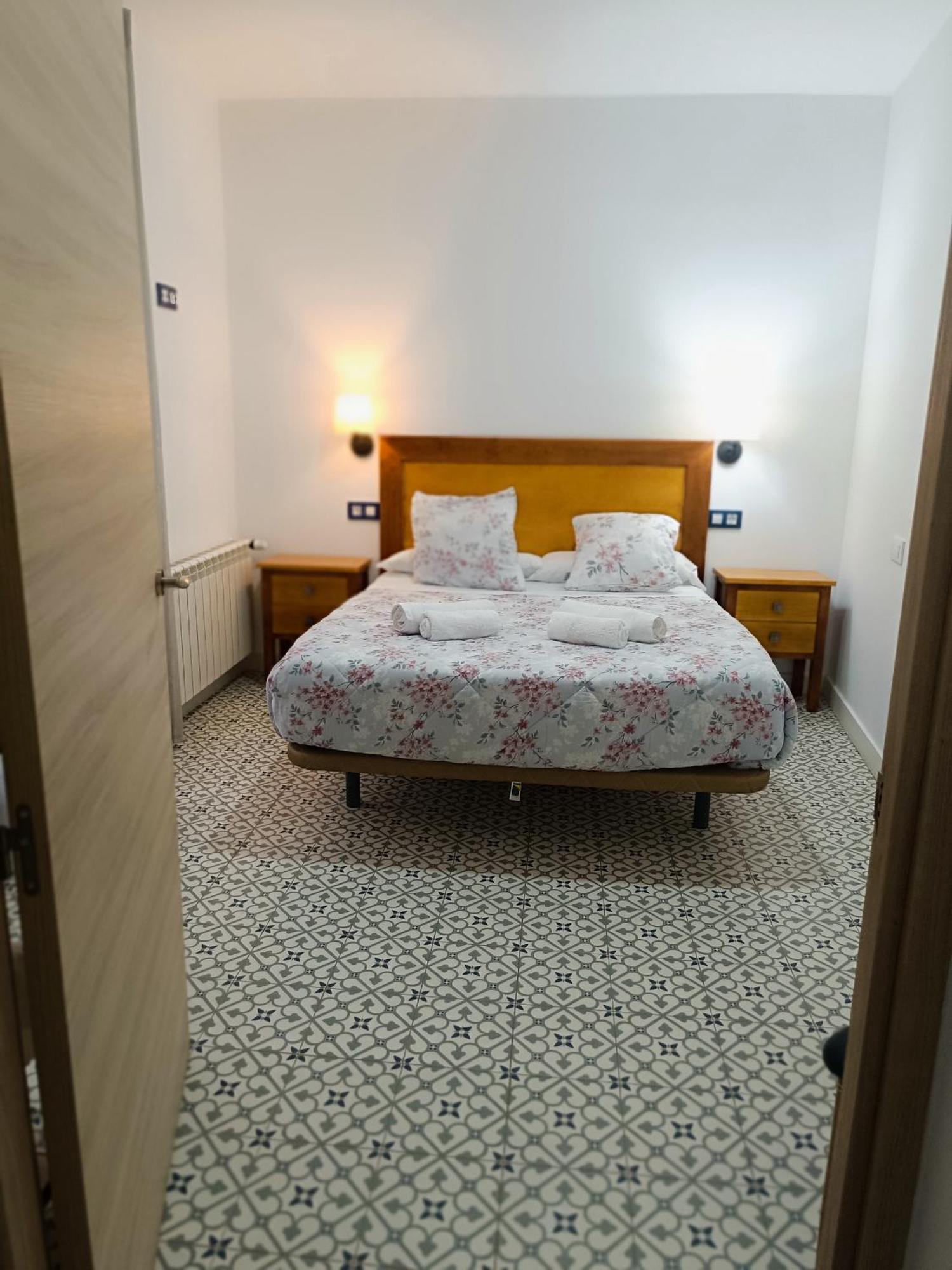 Al-Qazeres Suites Caceres Exterior photo
