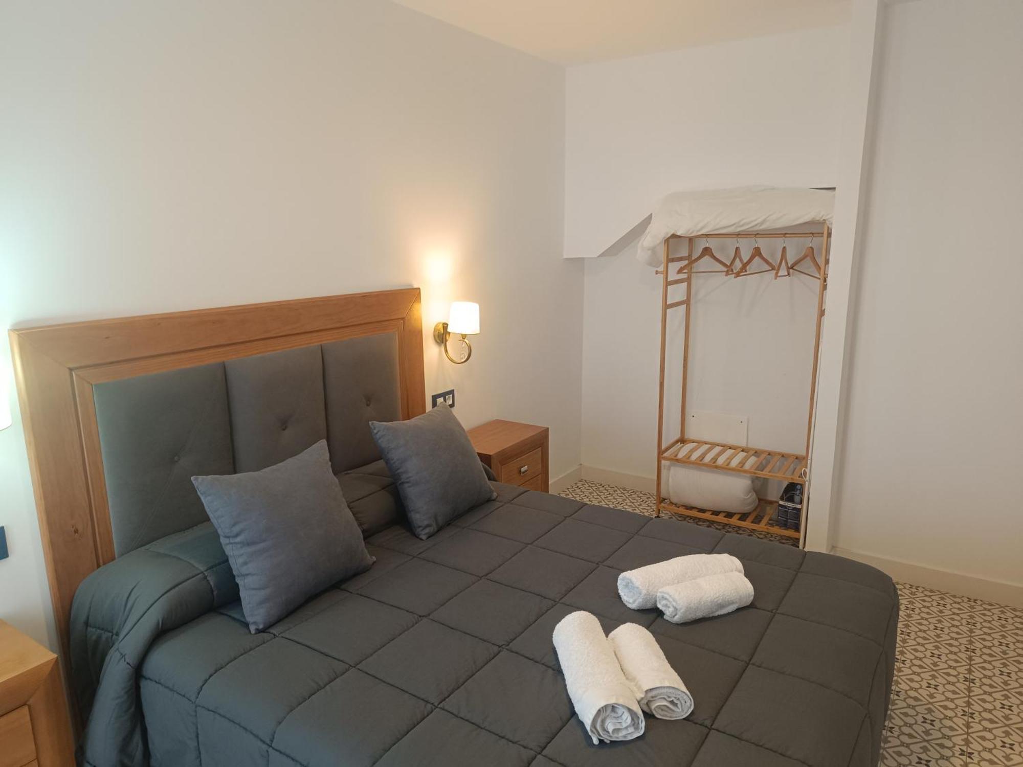 Al-Qazeres Suites Caceres Exterior photo